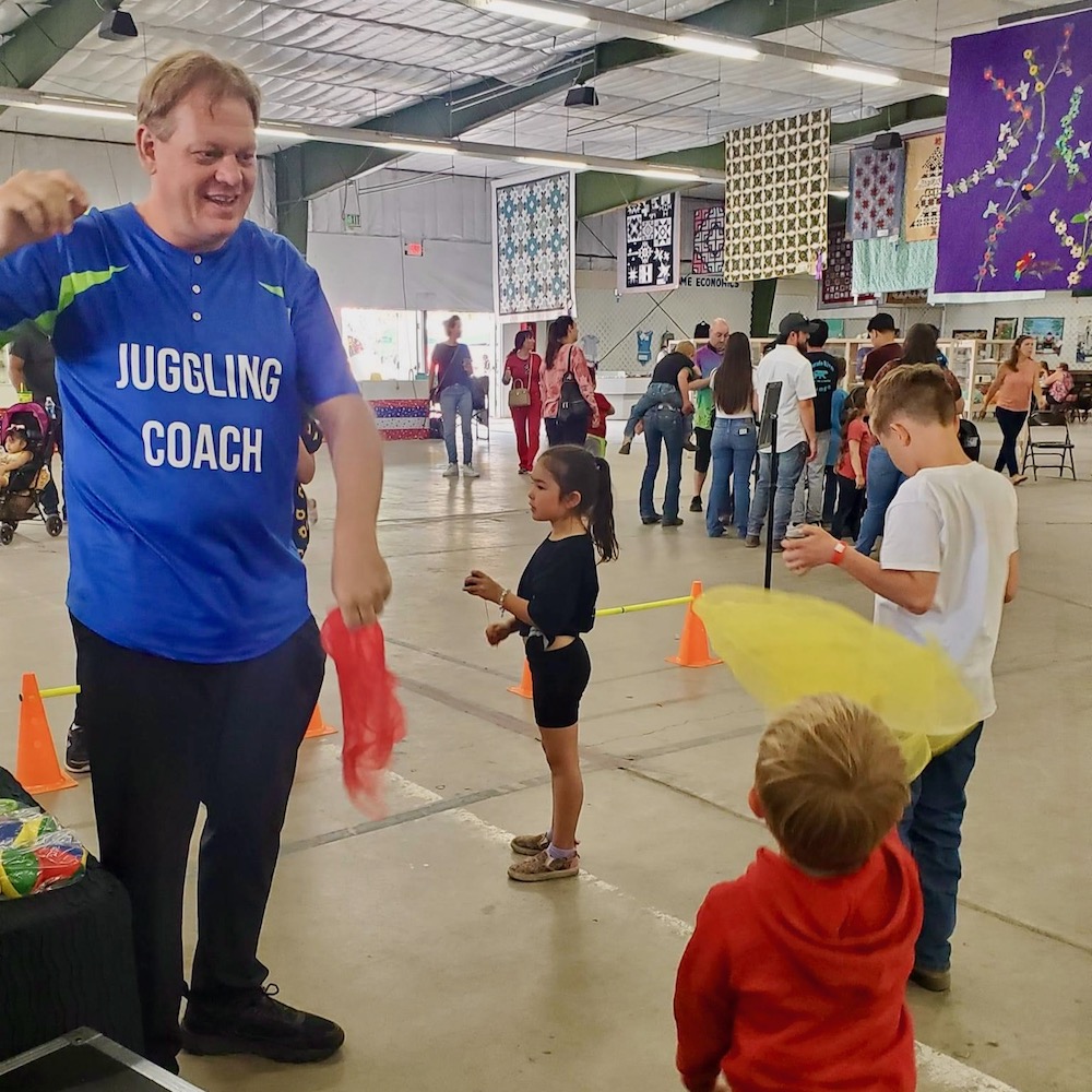 Scarf juggler